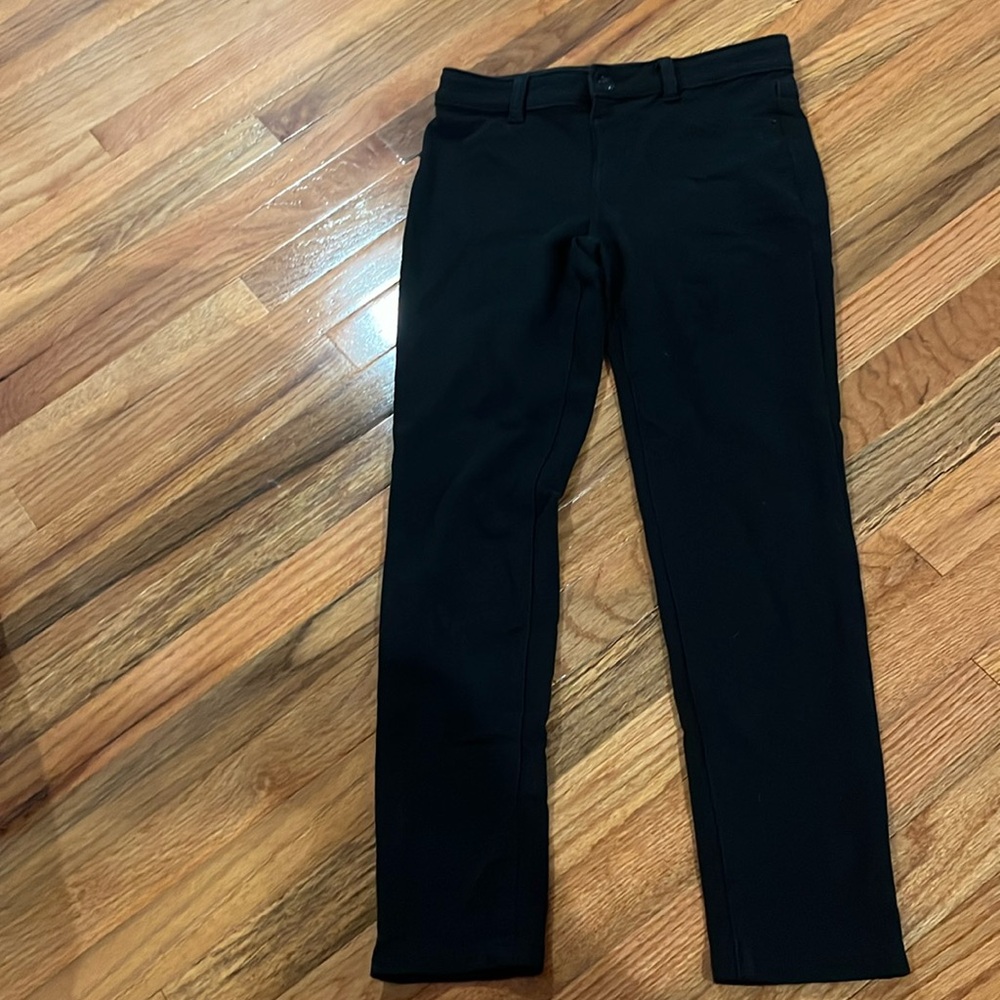 Black jeggings with a button no zipper with 2 pockets in great condition